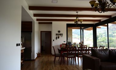 En Venta Quinta en comunidad privada en Yunguilla