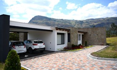 En Venta Quinta en comunidad privada en Yunguilla