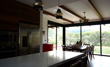 En Venta Quinta en comunidad privada en Yunguilla