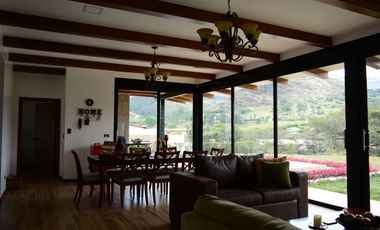 En Venta Quinta en comunidad privada en Yunguilla