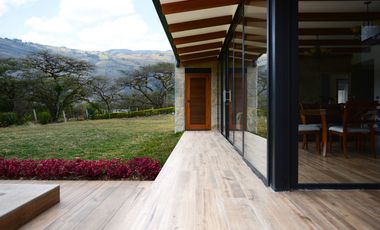 En Venta Quinta en comunidad privada en Yunguilla