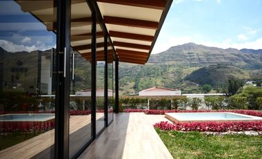 En Venta Quinta en comunidad privada en Yunguilla