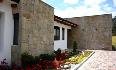 En Venta Quinta en comunidad privada en Yunguilla