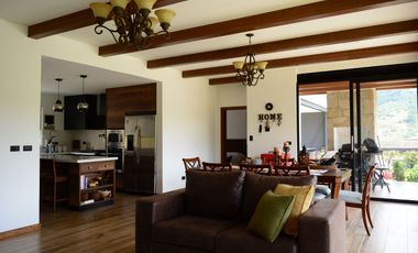 En Venta Quinta en comunidad privada en Yunguilla