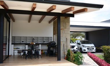 En Venta Quinta en comunidad privada en Yunguilla