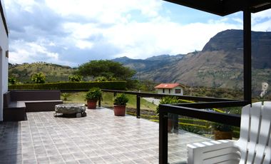 En Venta Quinta en comunidad privada en Yunguilla