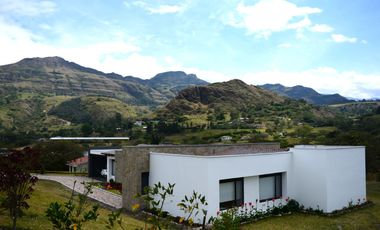 En Venta Quinta en comunidad privada en Yunguilla