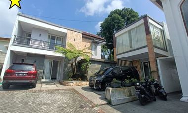 Rumah Villa + Kolam Renang Luas 298 di Kusuma Hill Batu Malang