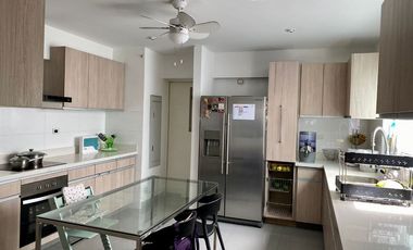 VENDO LUJOSO DUPLEX SANTIAGO SURCO
