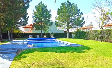 Hermosa Residencia en uno de los mejores condominios de Querétaro, en El Campanario. 4 Habitaciones con baño privado, Estudio / Sala de TV, Jardín, Alberca