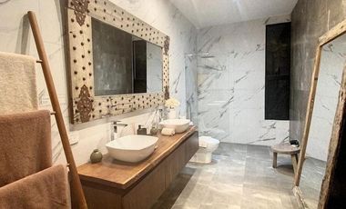 Preciosa casa recién renovada por profesionales, super oportunidad 5 recámaras