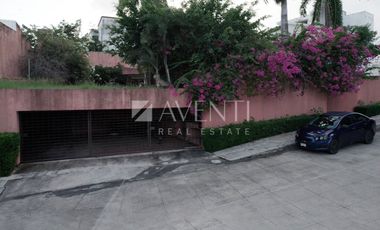 Terreno de uso de suelo mixto en venta en SM3 en el centro de Cancún, Quintana Roo.