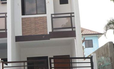 Townhouse for sale with 3 Bedrooms and 1 Car Garage in Novaliches PH2697