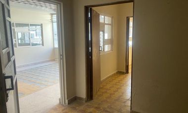 PROPIEDCAD COMERCIAL EN CENTRO DE TOLUCA CON LOCAL, BODEGA Y DEPARTAMENTO