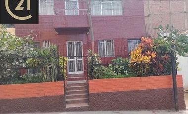 Oportunidad casa amplia y conservada, dos pisos, muy cerca a Av Universitaria con Av Peru  SMP