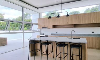 Beautiful Brand New Modern House Available for Sale in Tagaytay