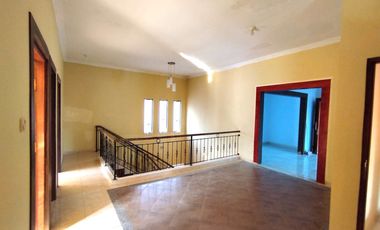 Rumah Hook Mewah dekat Jalan Magelang Km 16