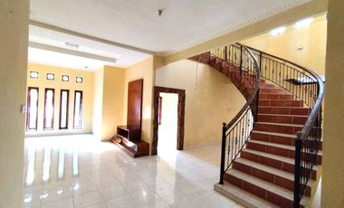 Rumah Hook Mewah dekat Jalan Magelang Km 16