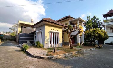 Rumah Hook Mewah dekat Jalan Magelang Km 16