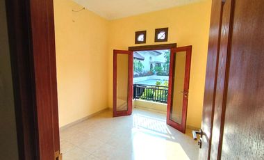 Rumah Hook Mewah dekat Jalan Magelang Km 16