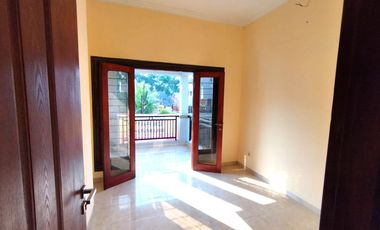 Rumah Hook Mewah dekat Jalan Magelang Km 16