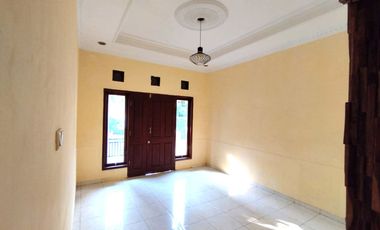 Rumah Hook Mewah dekat Jalan Magelang Km 16
