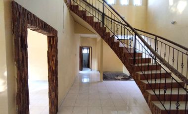 Rumah Hook Mewah dekat Jalan Magelang Km 16