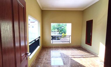 Rumah Hook Mewah dekat Jalan Magelang Km 16
