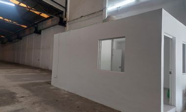 Bodega de 950 m² en Cd. Industrial Bruno Pagliai con oficina y acceso de trailer