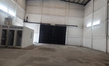 Bodega de 950 m² en Cd. Industrial Bruno Pagliai con oficina y acceso de trailer