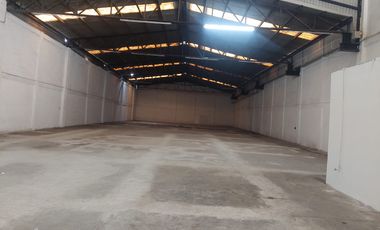 Bodega de 950 m² en Cd. Industrial Bruno Pagliai con oficina y acceso de trailer