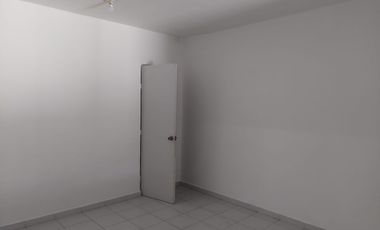 Bodega de 950 m² en Cd. Industrial Bruno Pagliai con oficina y acceso de trailer