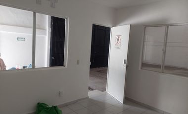 Bodega de 950 m² en Cd. Industrial Bruno Pagliai con oficina y acceso de trailer