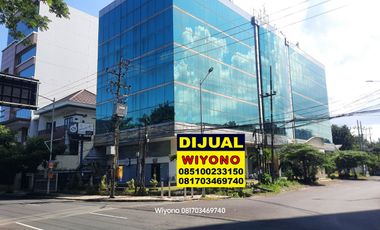Hotel dijual di Jawa Timur, Surabaya - Parkir mobil
