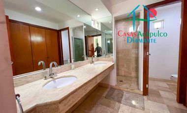 Casa en renta vacacional con terraza, jardín y alberca con vista al campo de golf de Mayan