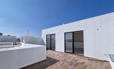 Casa en venta con terraza en Villa Magna
