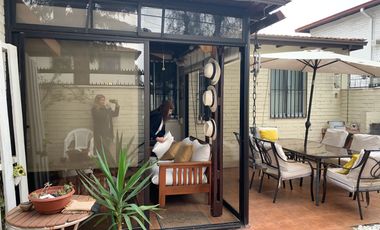 5 Dormitorios Casa en buen estado.