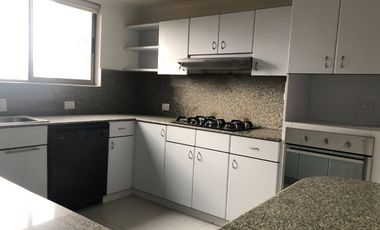 VENDO APARTAMENTO EN EL TESORO 319 MTS 3 HABITACIONES