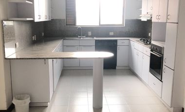 VENDO APARTAMENTO EN EL TESORO 319 MTS 3 HABITACIONES