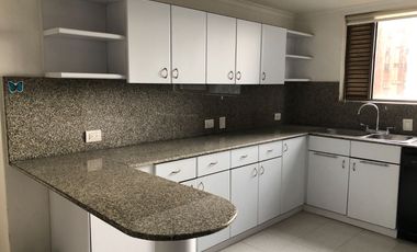 VENDO APARTAMENTO EN EL TESORO 319 MTS 3 HABITACIONES