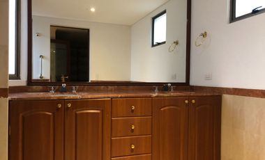 VENDO APARTAMENTO EN EL TESORO 319 MTS 3 HABITACIONES