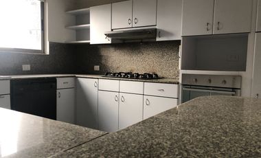 VENDO APARTAMENTO EN EL TESORO 319 MTS 3 HABITACIONES