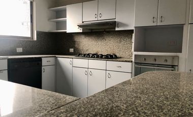 VENDO APARTAMENTO EN EL TESORO 319 MTS 3 HABITACIONES