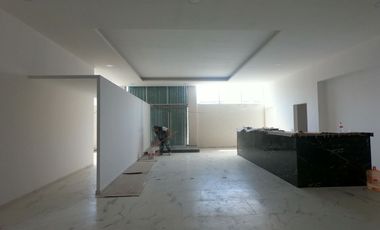 Renta o Venta Edificio De Oficinas En Esquina Totalmente REMODELADO !