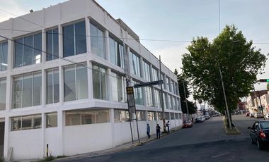 Renta o Venta Edificio De Oficinas En Esquina Totalmente REMODELADO !