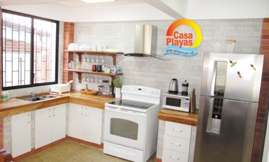 Casa con Piscina y Vista Al Mar de Venta en Playas, Vía a Data Km 1.5