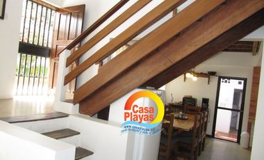 Casa con Piscina y Vista Al Mar de Venta en Playas, Vía a Data Km 1.5