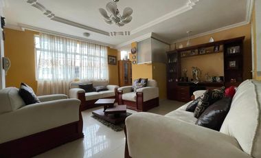 Casa de Venta en San Rafael en las calles Jorge Hugo Rengel y Eduardo Unda, Loja