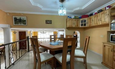 Casa de Venta en San Rafael en las calles Jorge Hugo Rengel y Eduardo Unda, Loja