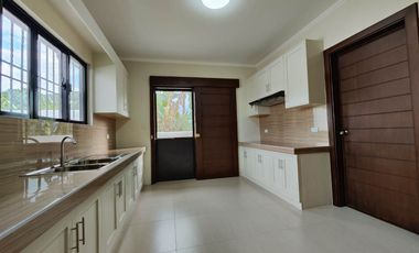 4 Bedroom House with spacious Garden for RENT in Angeles City Pampanga
